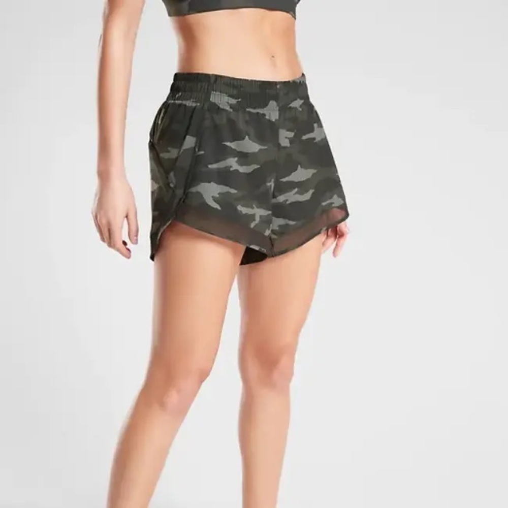 NWT ATHLETA Printed Mesh Racer Run Short 4” Size XL - Picture 2 of 10